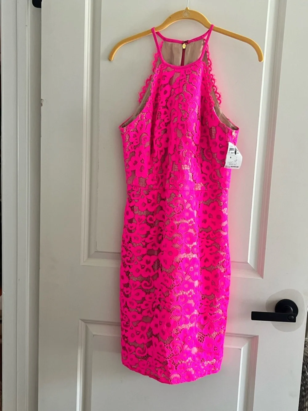 🩷 Trina Turk Fuchsia Lace Sheath Dress ✨ Sleeveless High Neck Racerback Size S - Picture 4 of 6
